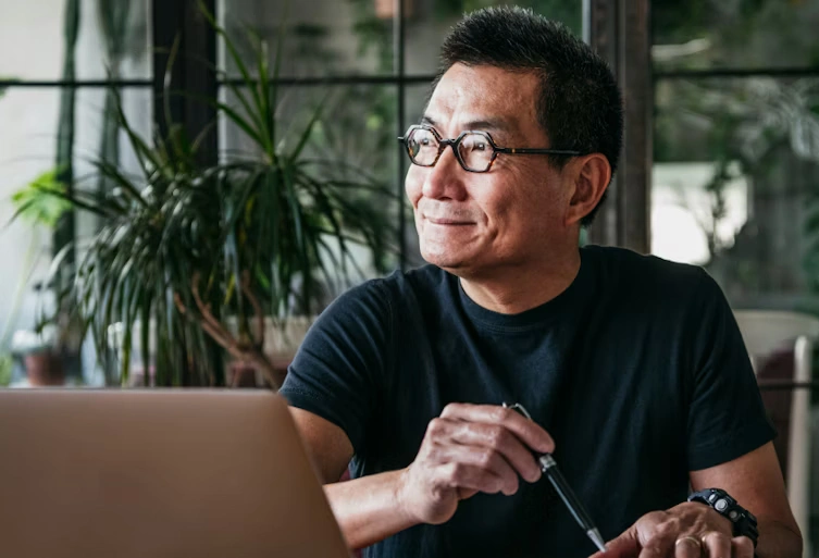 older-man-in-computer_753x513.webp