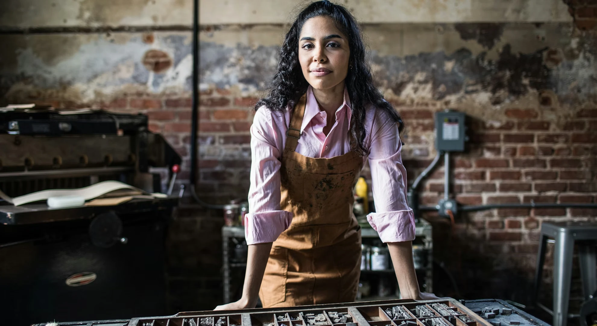 accum-woman-smiling-at camera.webp